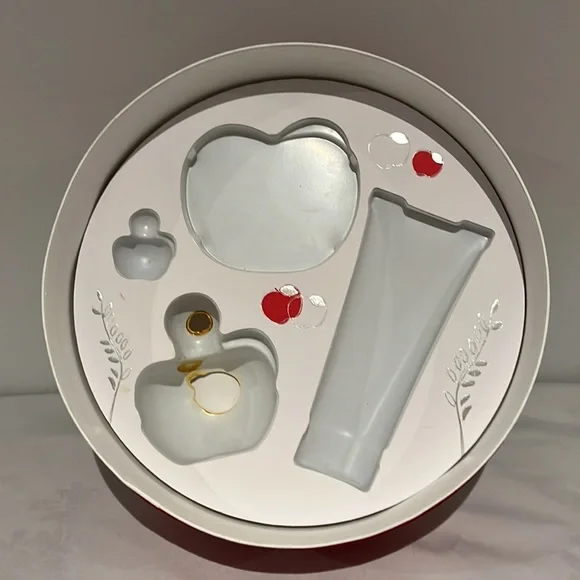 Nina Ricci Paper Parfum Round Box - Picture 10 of 13